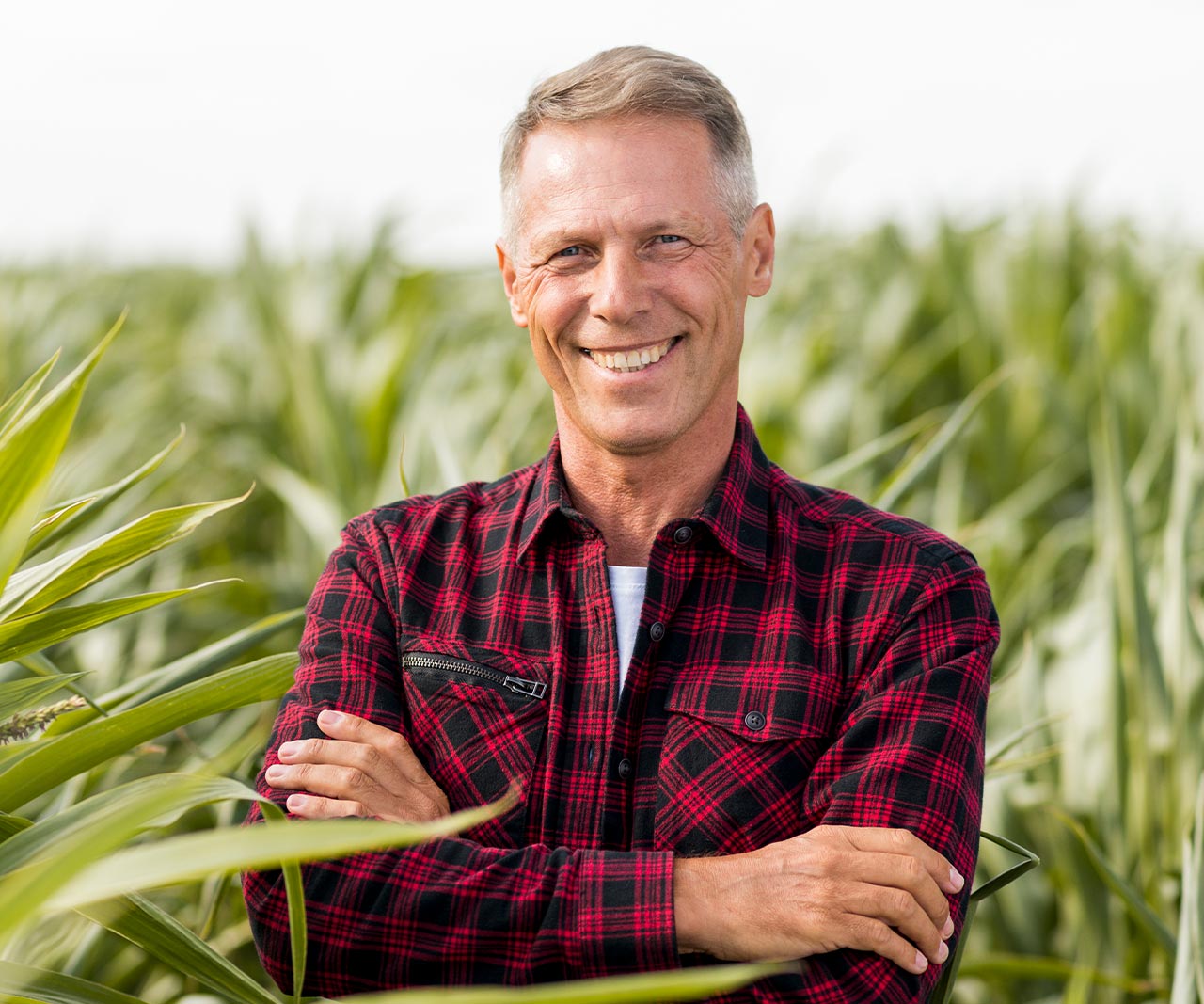 ecofood-guy-in-field